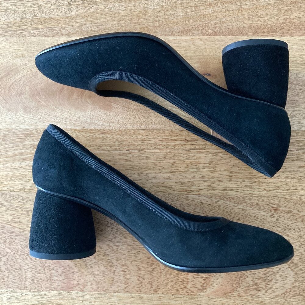 Perfect black suede pumps with mod heel